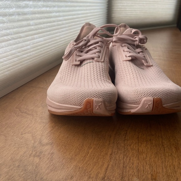 FLUX ADAPT RUNNER NWOT. Size 6. Pink Blush. - Picture 5 of 11
